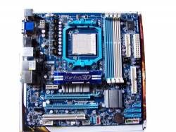 http://pc-overware.be/takatoukacer/Tests/GA-880GMA-UD2H/mini/GA-880GMA-UD2H%20carte%20dessus.JPG
